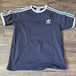 ADIDAS - MEN’S SMALL - GENTLY WORN TEE